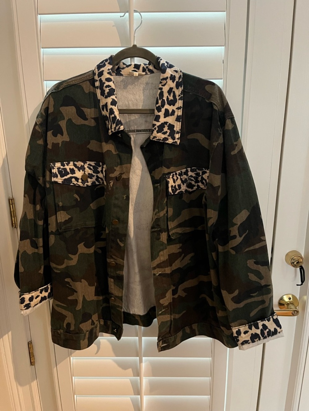 Layerz Clothing Lightweight Camo Jean Jacket with Leopard Trim, XL, NWOT - Picture 2 of 5